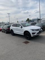 Volkswagen VW Touareg V6 3.0 TDI BMT R-Line | Ausstattung - Volkswagen Touareg: 6.0