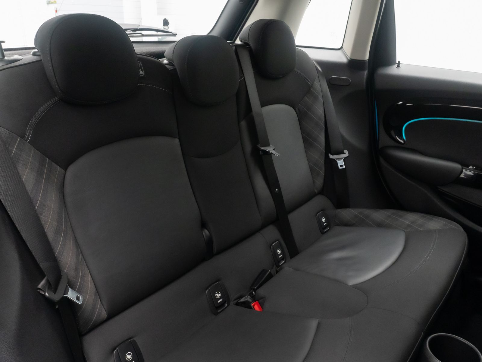 Fahrzeugabbildung MINI Cooper SD ACC HUD Kamera H/K Alarm Komfo