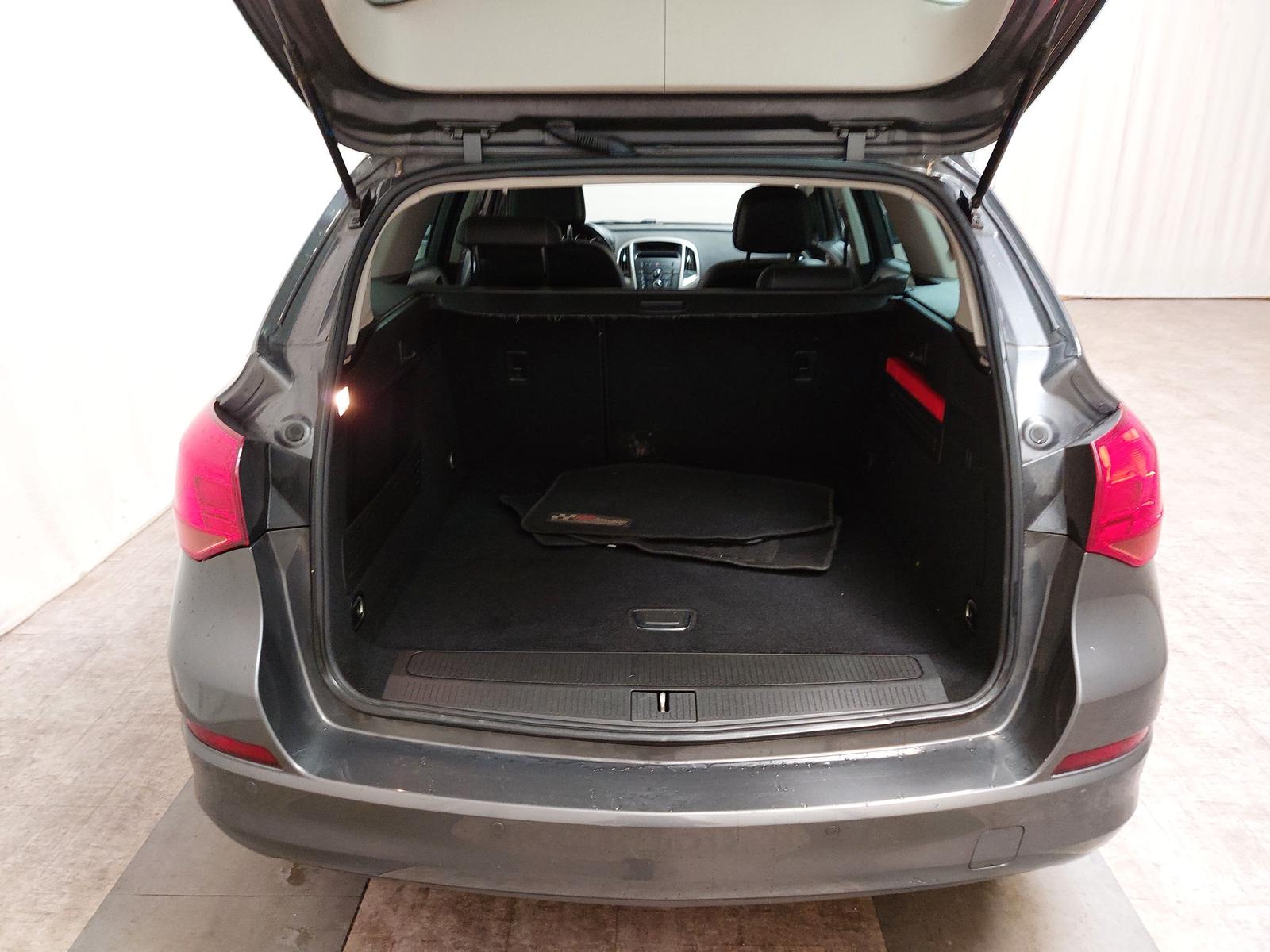 Opel Astra 2012 — photo 15