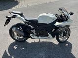 Suzuki GSX-R600   1.300 km   70 kW  Tiefergelegt - Offers