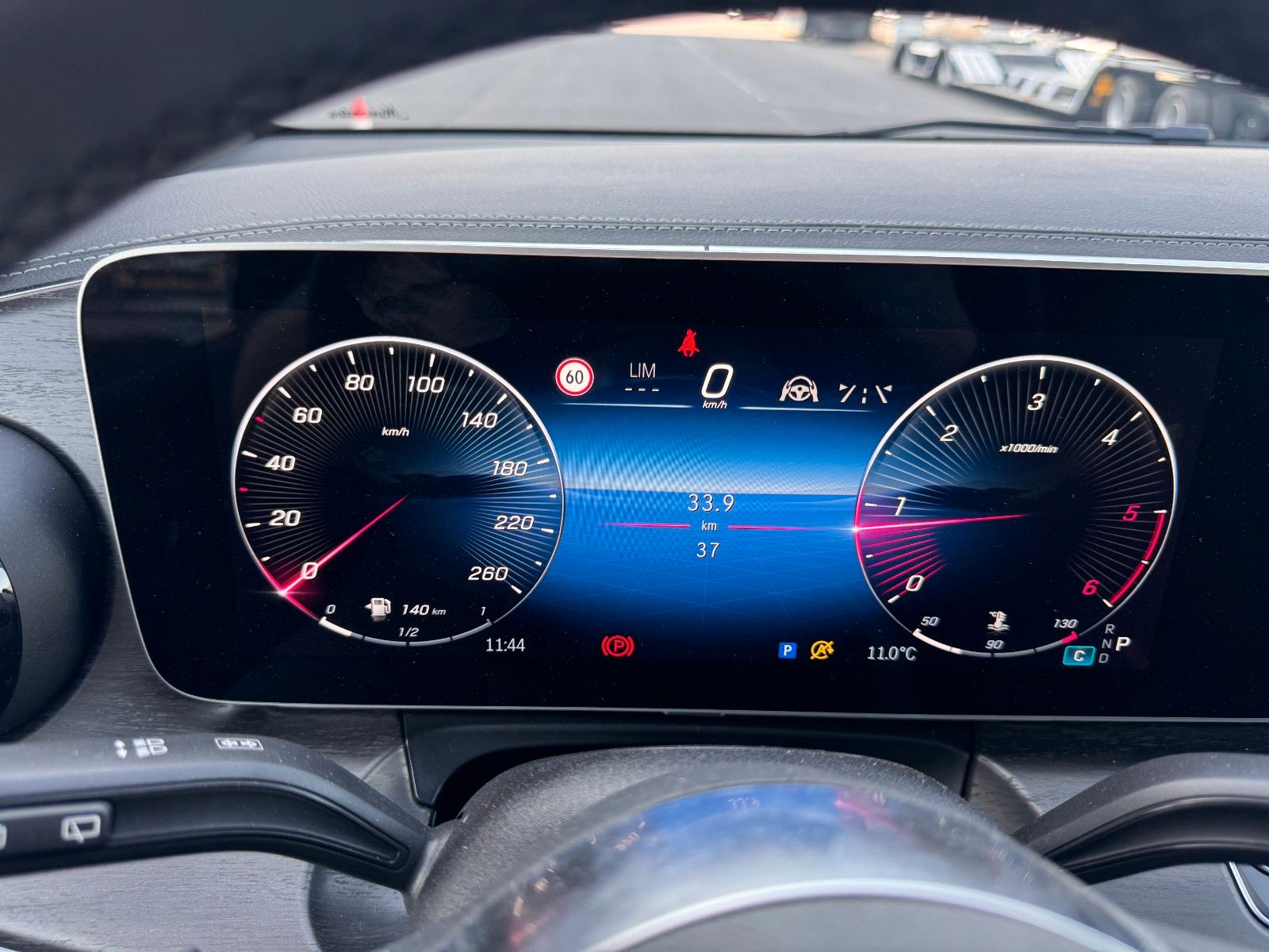 Fahrzeugabbildung Mercedes-Benz V 300 d AVA Stdheiz AHK2,5to DISTRONIC 360Kamera