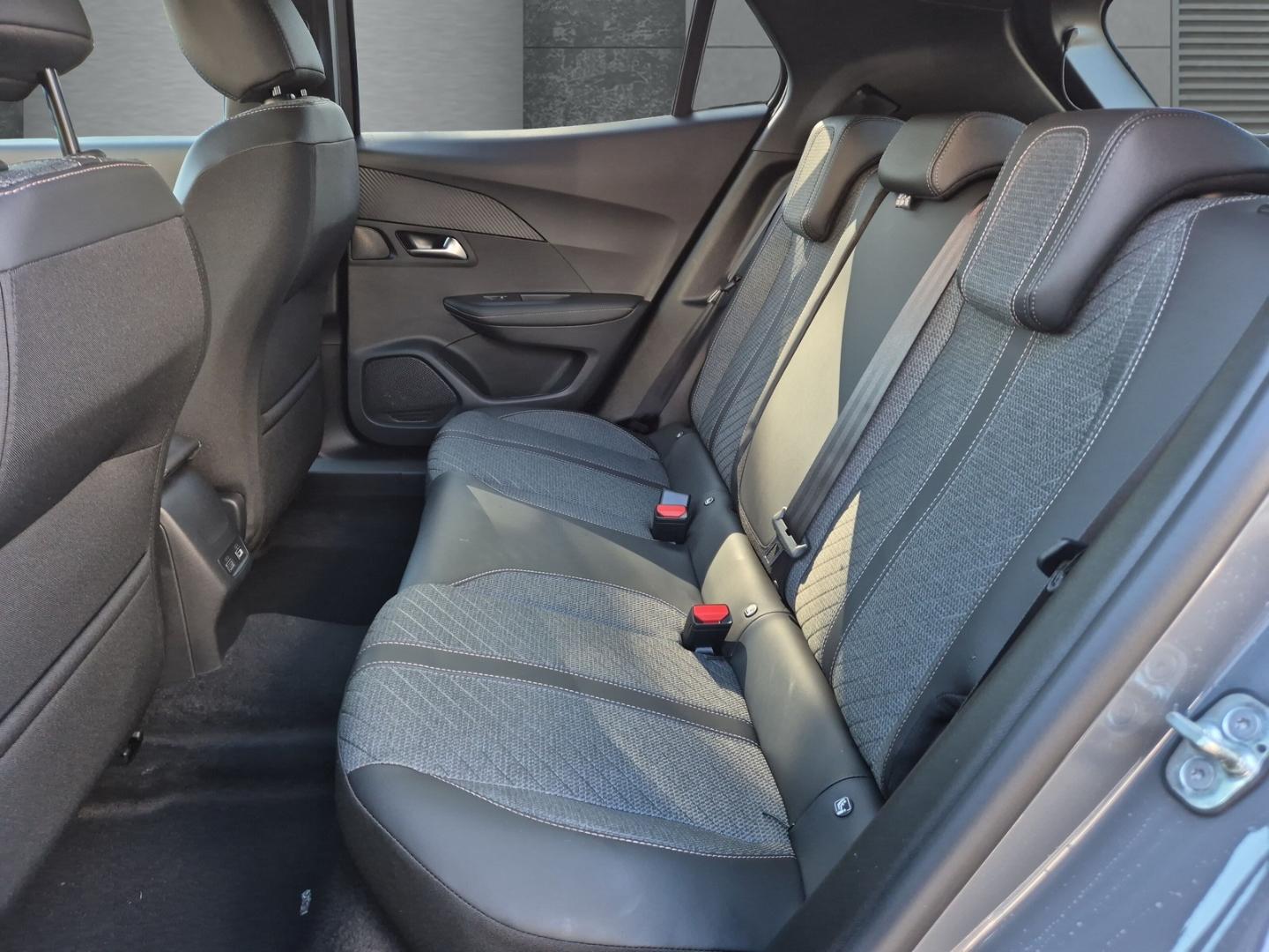 Peugeot 2008 Allure Hybrid AT Navi-u.Zugangs-Paket Sicht