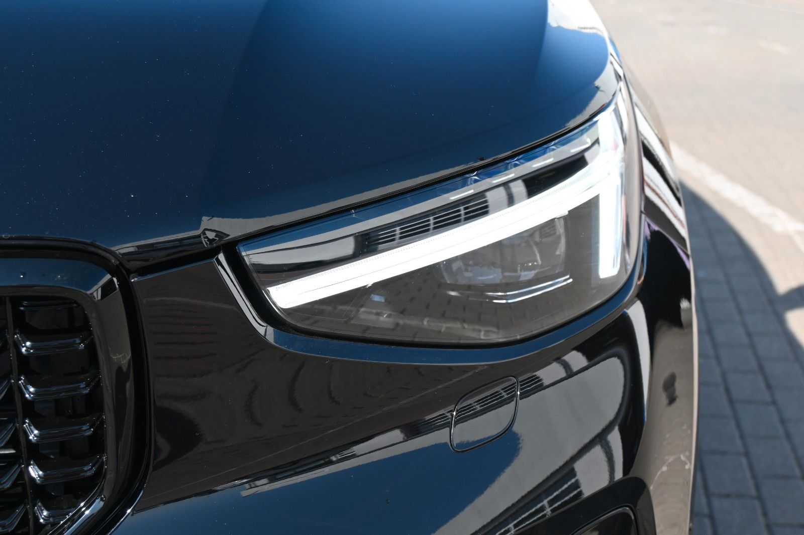 Fahrzeugabbildung Volvo XC40 B4 DKG Plus Black Edition*FSHZG*360°*ACC