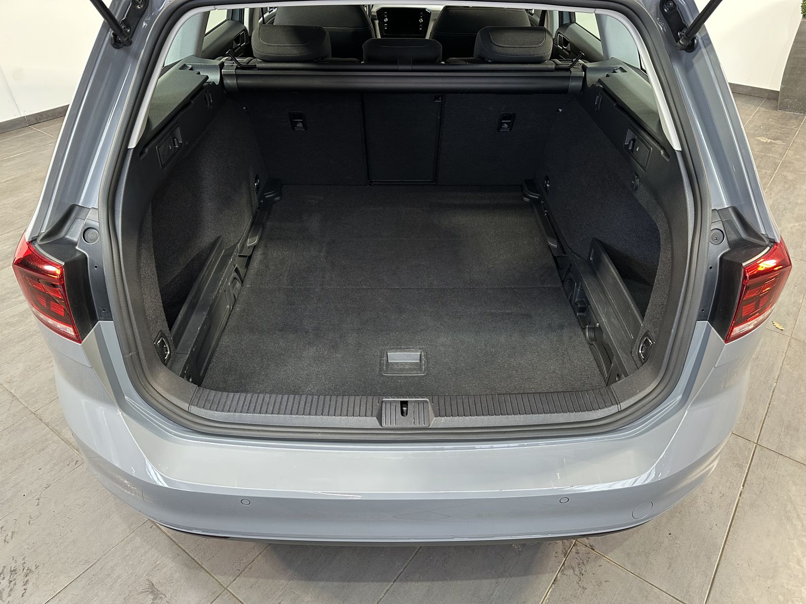 Fahrzeugabbildung Volkswagen Passat Variant 2.0 TDI DSG Business NAV+LED+ACC