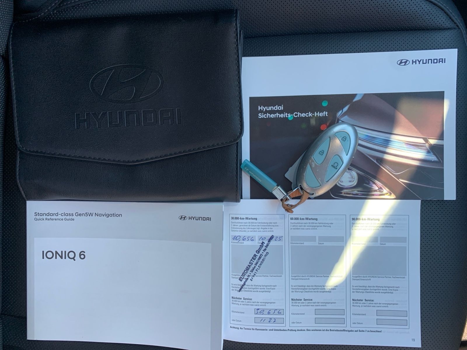 Fahrzeugabbildung Hyundai IONIQ 6 Uniq 77,4 kWh Elektro 4WD