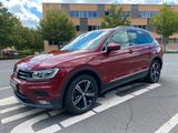 Volkswagen Tiguan Sound BMT/Start-Stopp 4Motion **LED+NAV** - Volkswagen Tiguan: Rot