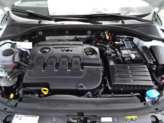 Octavia 1.6 TDI Clever AHK/LED/17-ZOLL/NAVI/BUSI