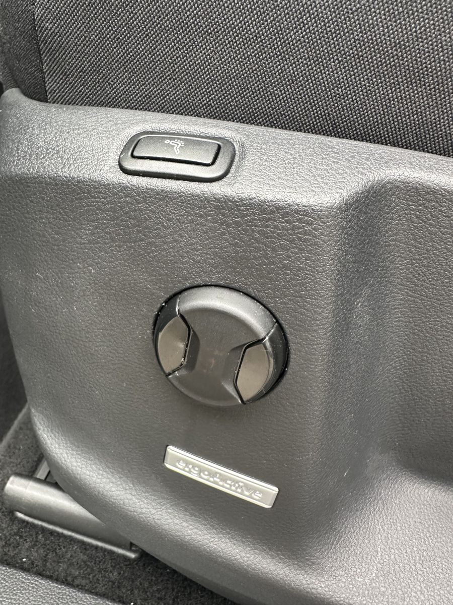 Fahrzeugabbildung Volkswagen Touran 2.0 TDI DSG Highline NAV+LED+ACC+PANO+KAM