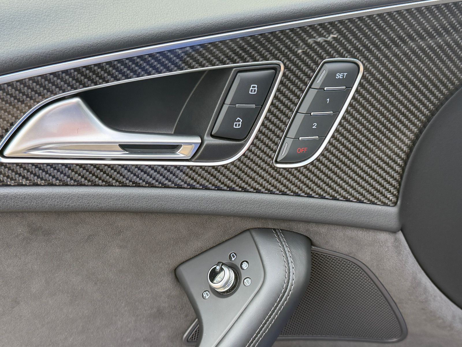 Fahrzeugabbildung Audi RS 6 Avant 4.0 TFSI/ performance/NOGARO- 1-150