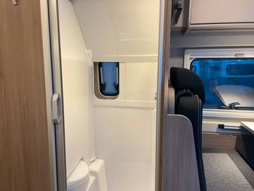 Carado CV 600 PRO+ Schwenkbad Dieselheizung Navi Kamera