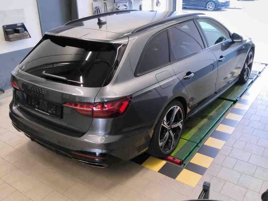 AUDI A4 2024