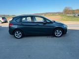 BMW 220 i Active Tourer*SCHECKHEFT*PDC*AHK*AUTOMATIK - BMW 220 in Osnabrück