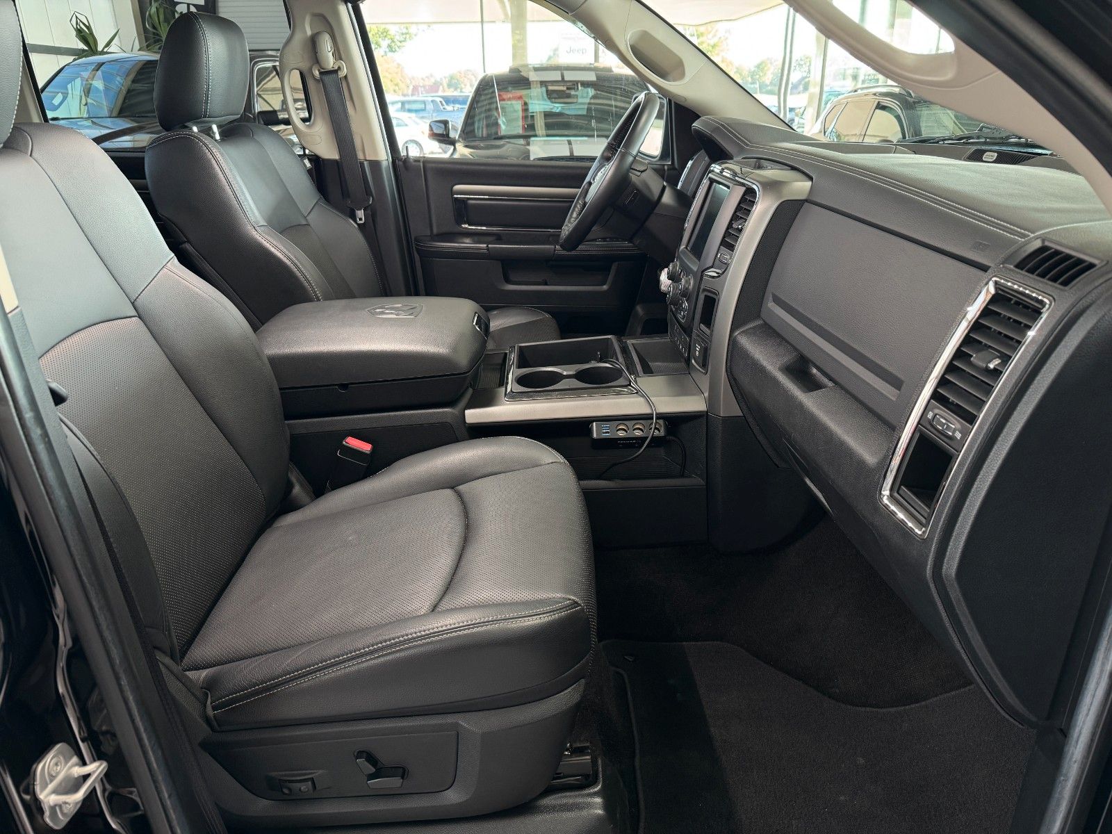 Fahrzeugabbildung Dodge RAM 5,7 Crew Cab Sport LPG 1Hand Deutsche EZ