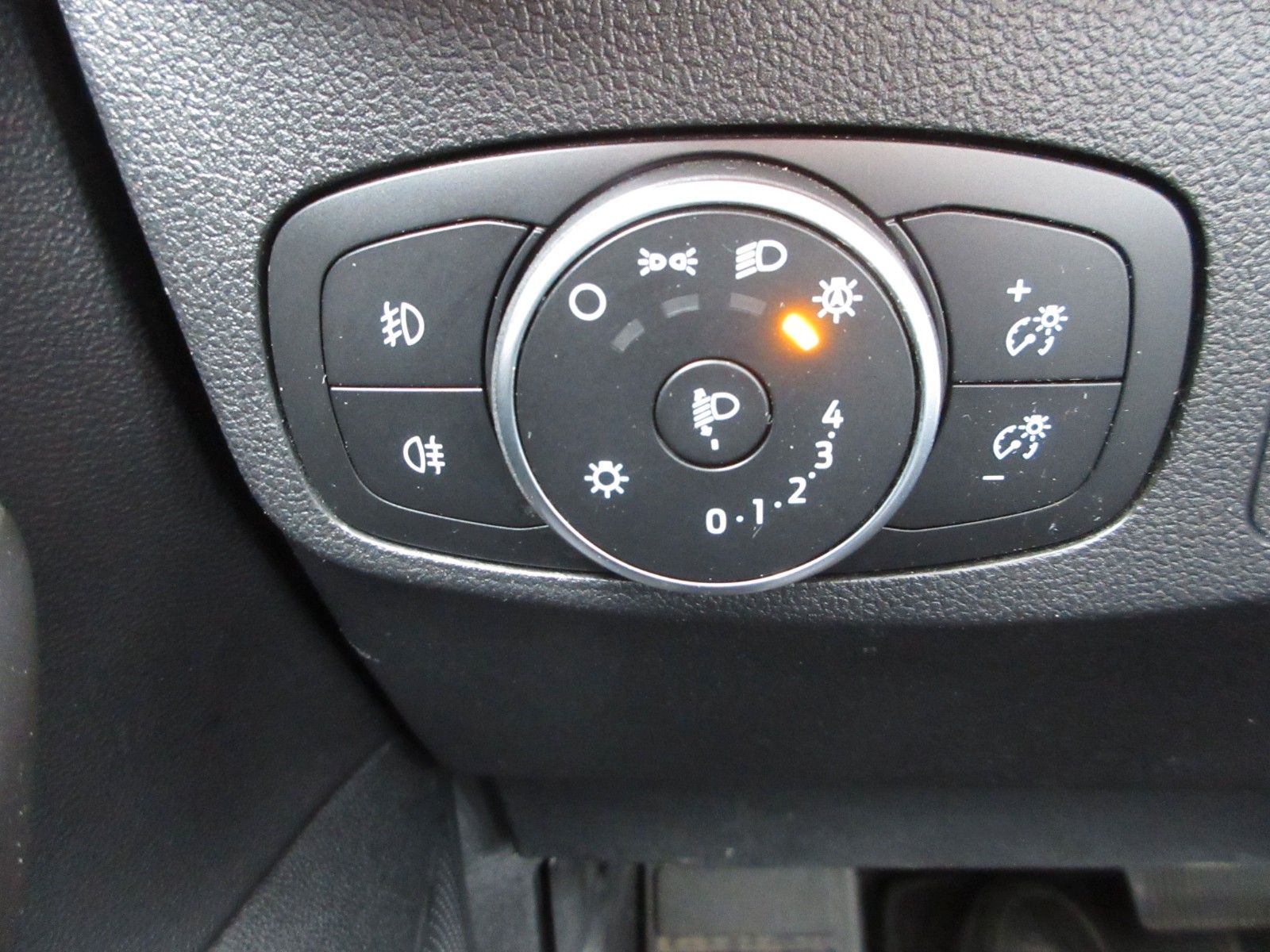 Fahrzeugabbildung Ford Focus Turnier 1.5D Cool & Conn LED/SHZ/LHZ