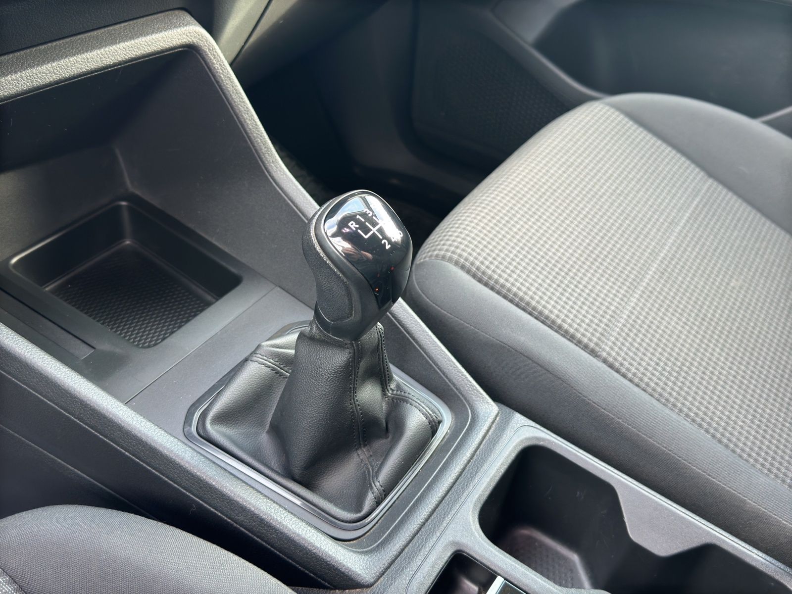 Fahrzeugabbildung Volkswagen Caddy Kasten TDI AHK KLIMA GRA DAB