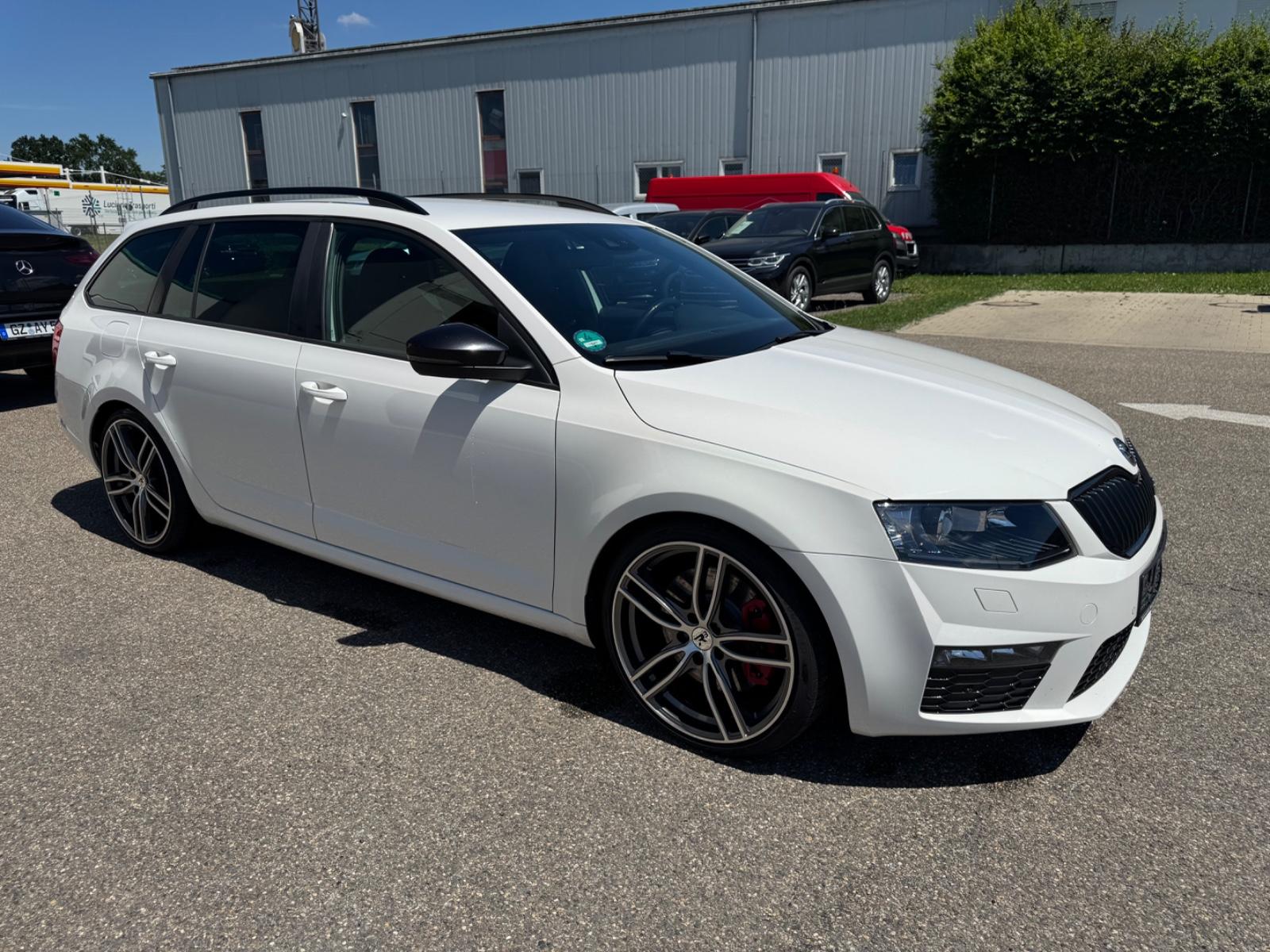 Skoda Octavia Combi RS 2.0TDI*AHK*NAVI*XENON*LEDER*