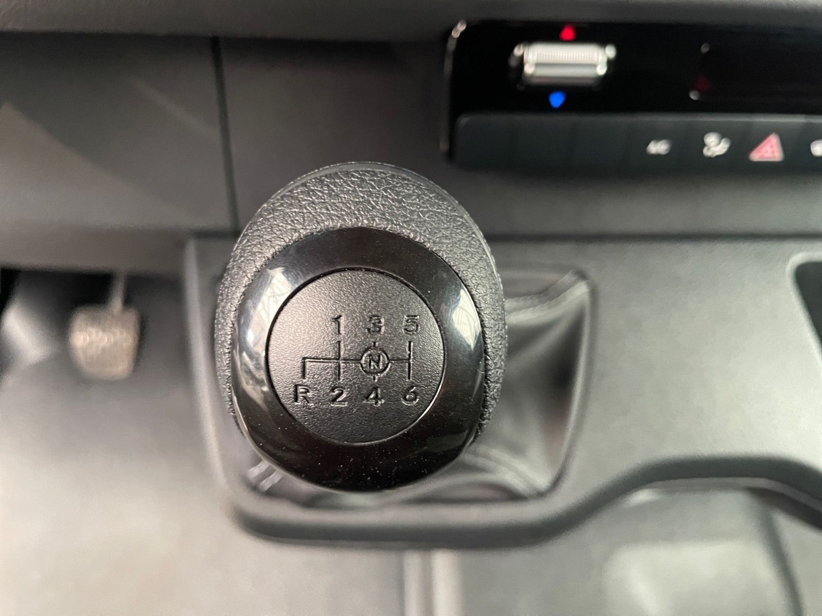 Fahrzeugabbildung Mercedes-Benz Sprinter 317 Mixto PRO L3H2 5 Sitze 3,5t AHK