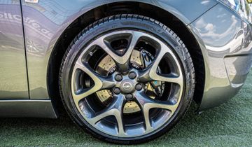 Fahrzeugabbildung Opel Insignia A Sports Tourer OPC 4x4 STANDH.|BOSE