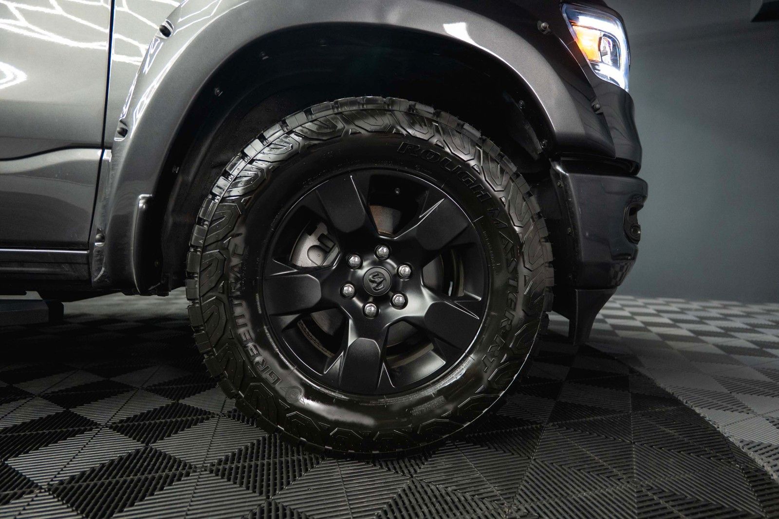 Fahrzeugabbildung Dodge RAM 5.7 V8 HEMI 4x4 NIGHT LARAMIE *RAM BOX*LED*