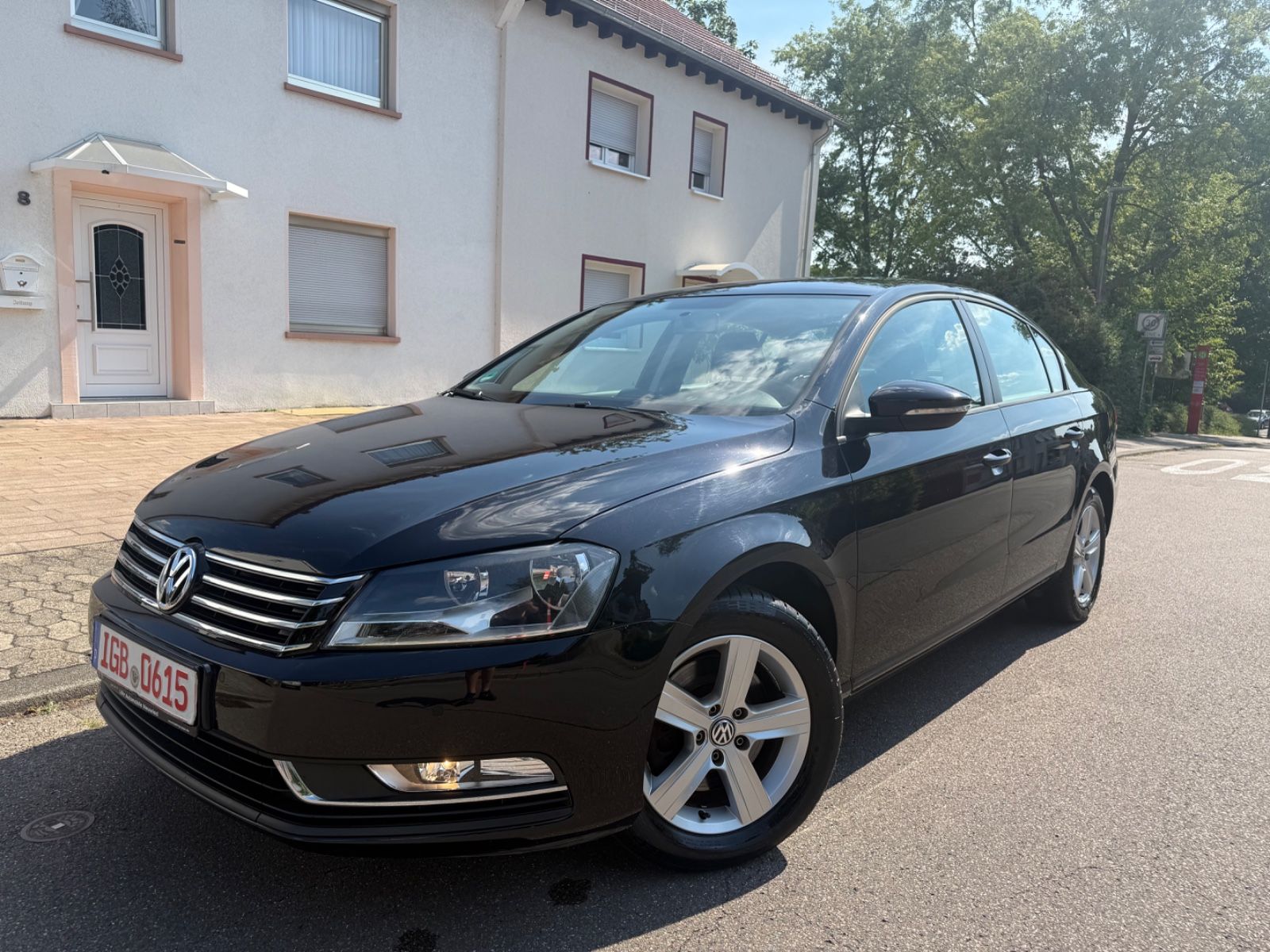 Volkswagen Passat - 1