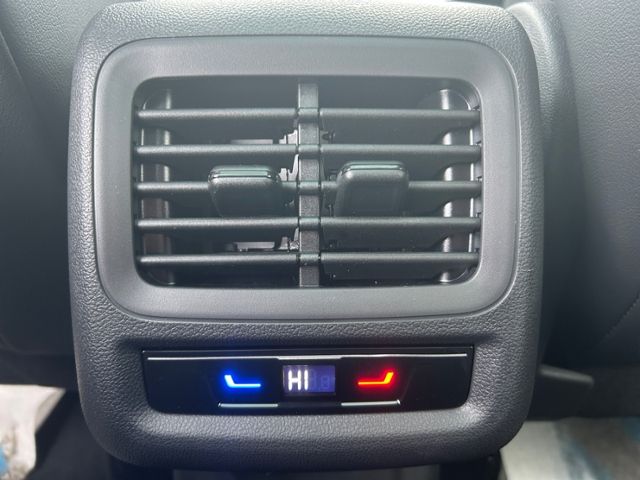 Fahrzeugabbildung Volkswagen T-Roc Style 1.5 l eTSI 116 PS DSG - NAVI*PANO*A