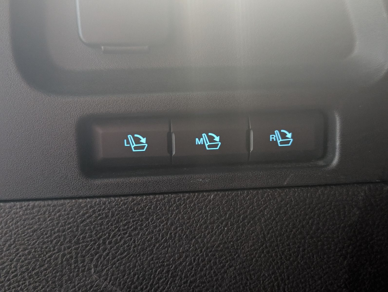 Fahrzeugabbildung Ford S-MAX 2.0 ST-Line ACC LED KAM StHZ SHZ MEMO