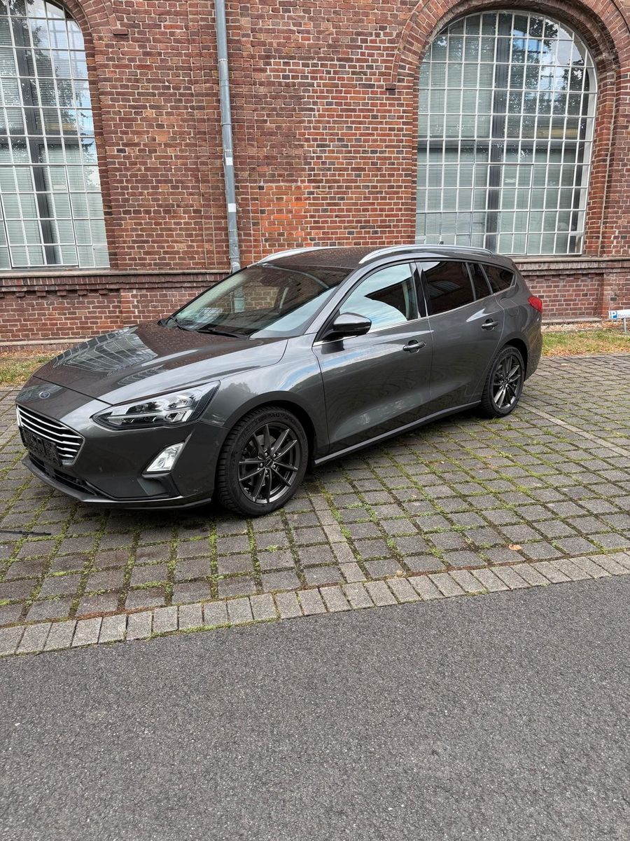 Ford Focus - 1