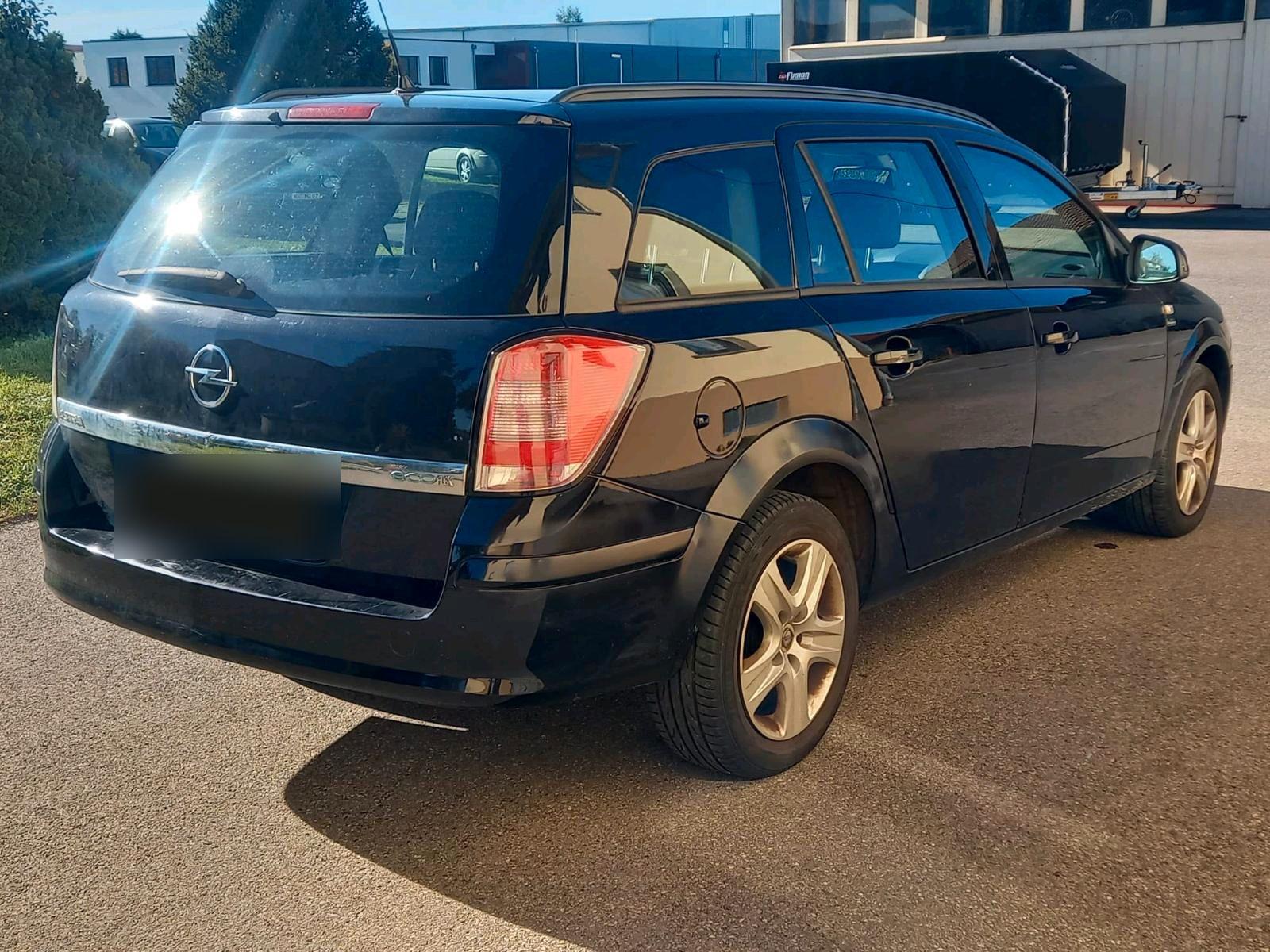 Opel Astra 2010 — photo 8