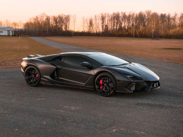 LAMBORGHINI Revuelto
