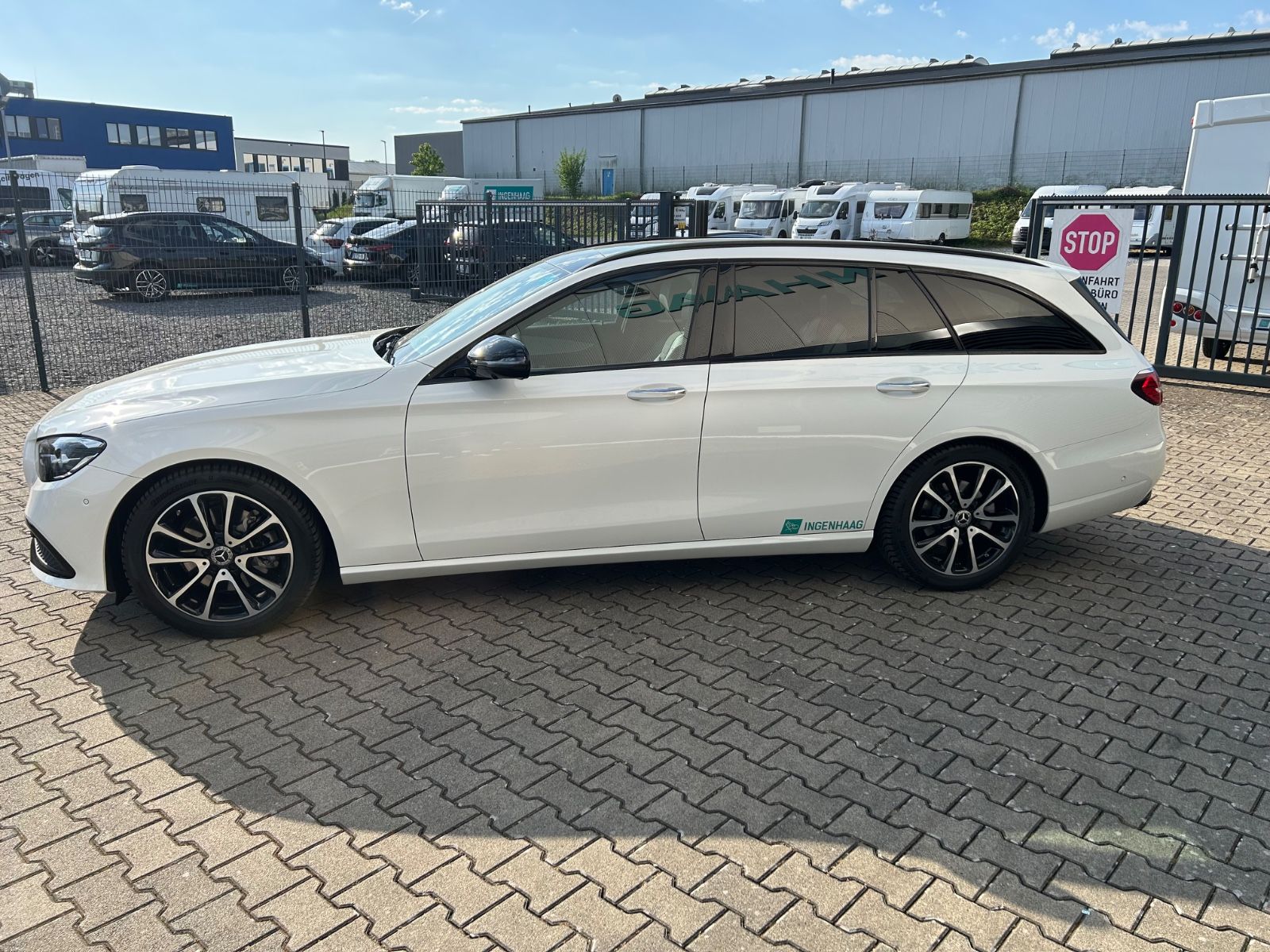 Fahrzeugabbildung Mercedes-Benz E 220  T d  Night Paket Pano Navi Kamera