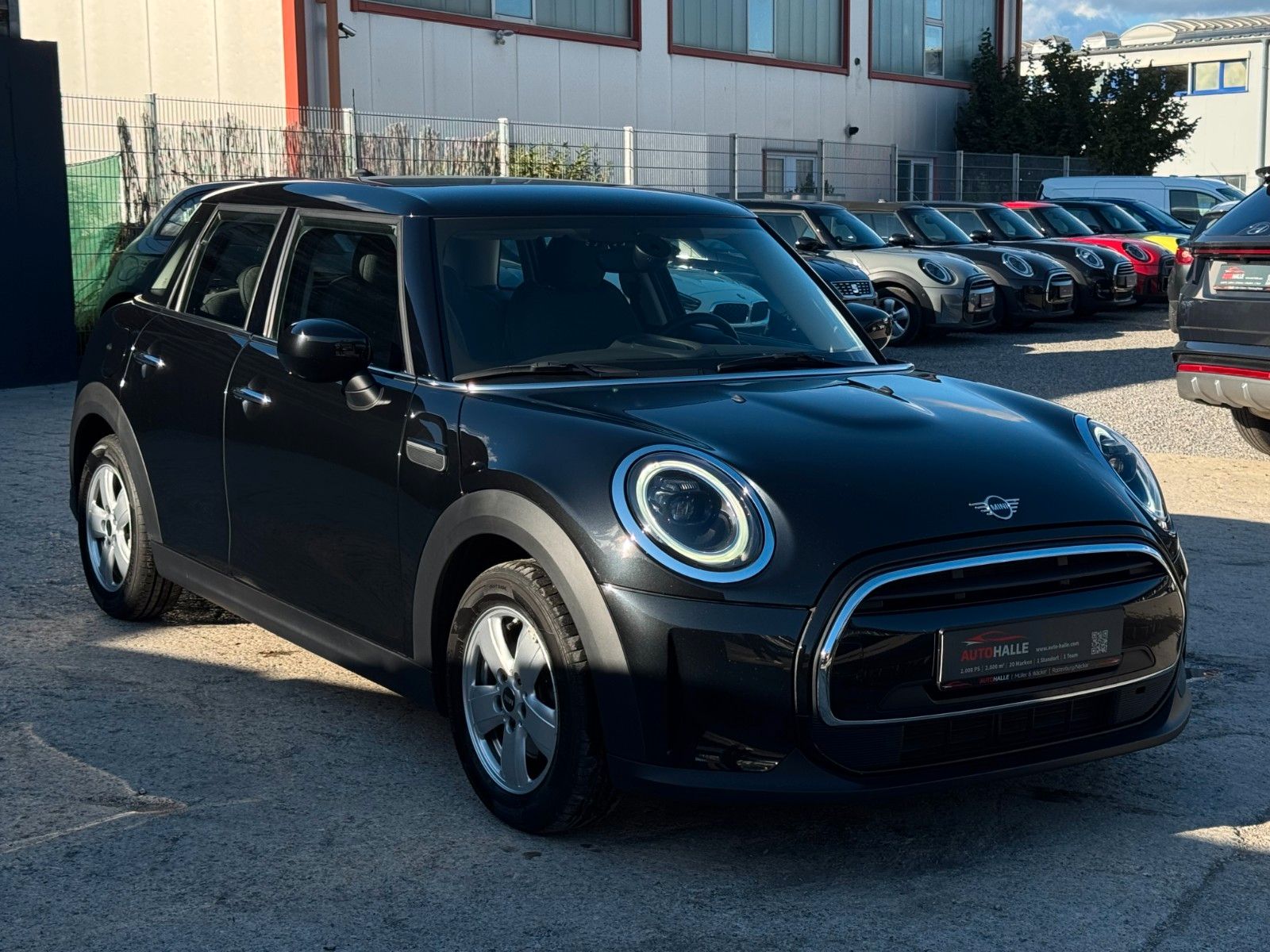 Fahrzeugabbildung MINI ONE Automatik Teilleder Temp. Navi PDC SHZ