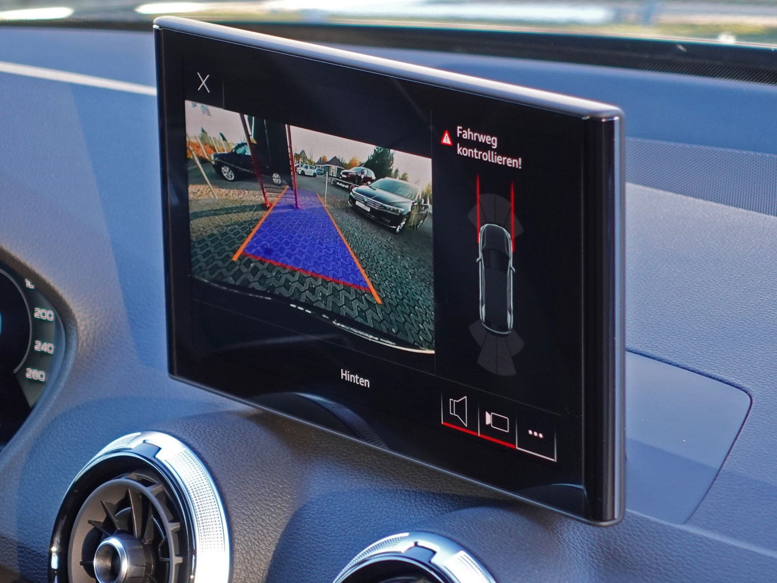 Fahrzeugabbildung Audi Q2 35 TFSI S line Matrix HiFi Kamera AHK ...