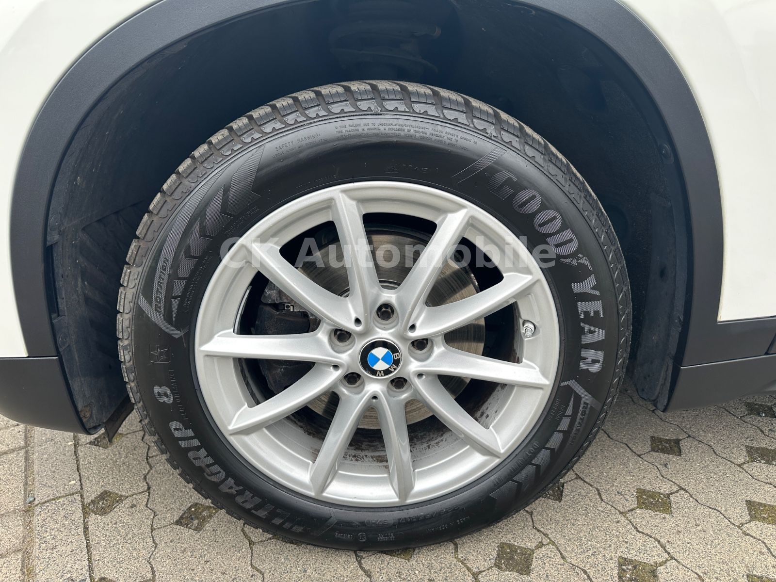 Fahrzeugabbildung BMW X1 sDrive 18d Automatik/Navi Plus/Head-Up/PDC