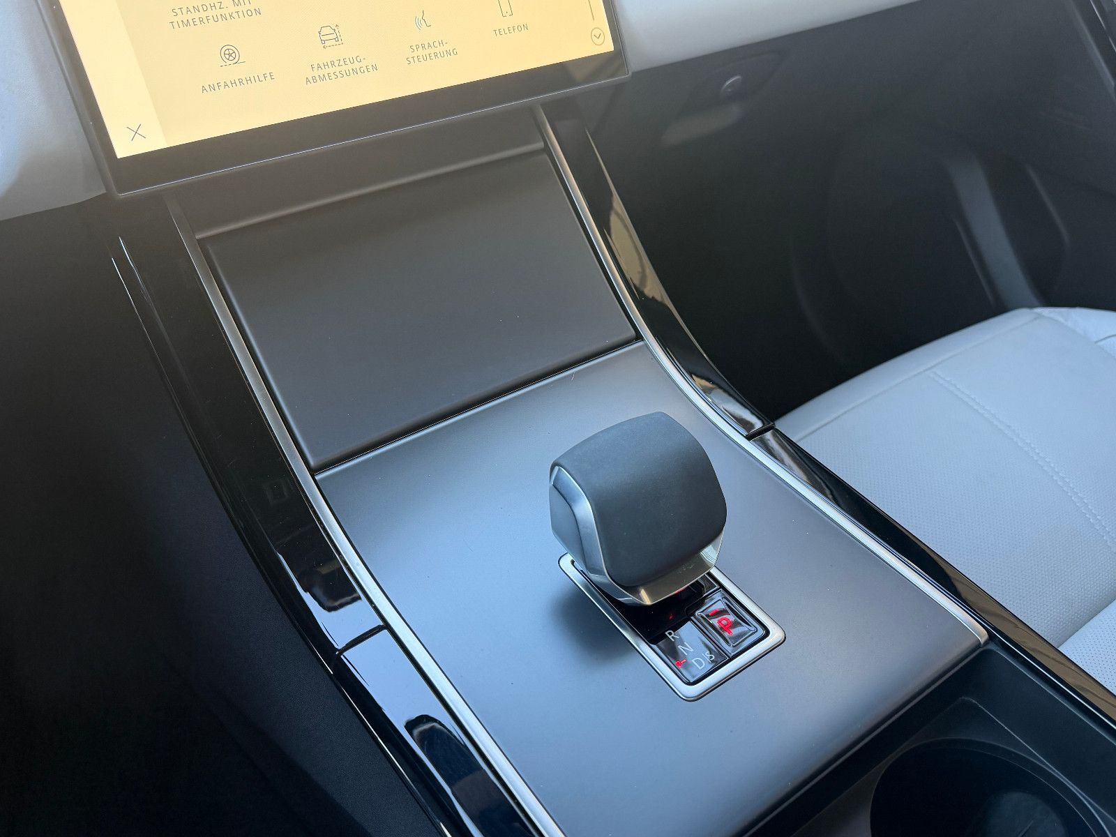 Fahrzeugabbildung Land Rover Range Rover Velar D300/R-DYNAMIC/MERIDIAN/PANO