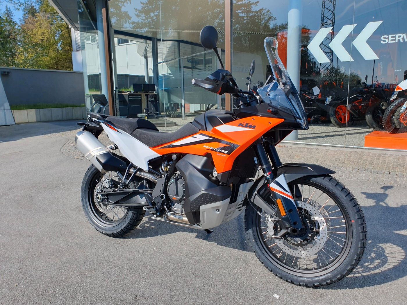 Fahrzeugabbildung KTM 890 Adventure 2024 beide Farben lagernd