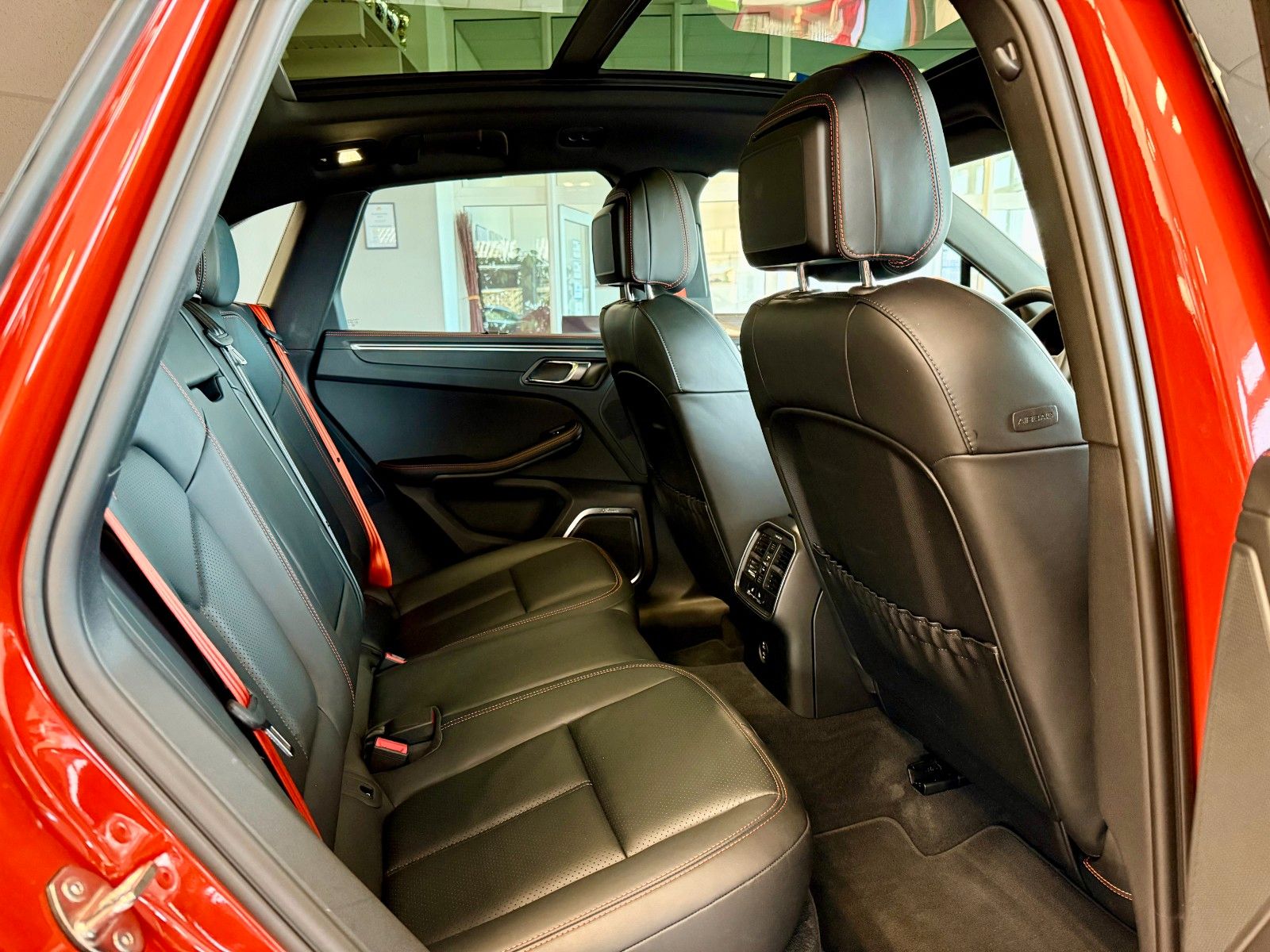 Fahrzeugabbildung Porsche Macan S Burmester/ACC/Luftfederung/Panorama/21"