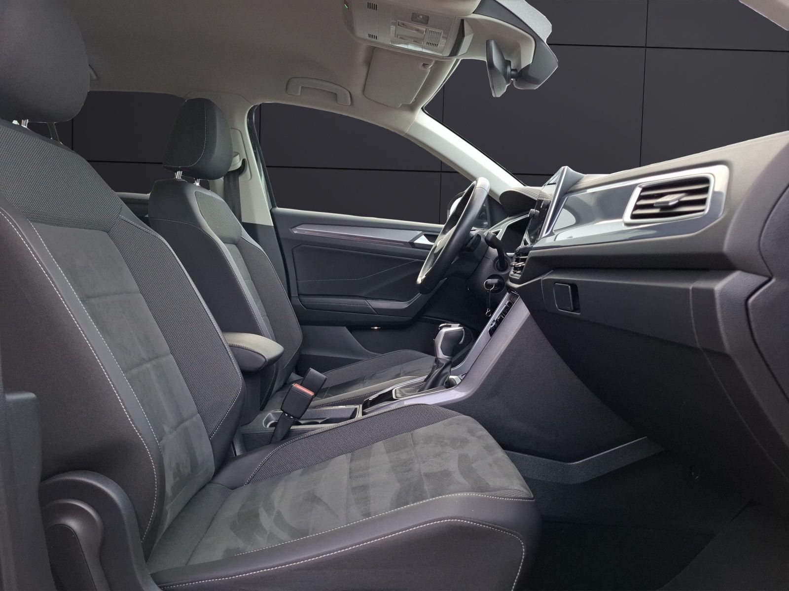 Fahrzeugabbildung Volkswagen T-Roc TSI Style DSG LED Navi AID ACC Park-Assist