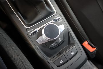 Audi Q2 30 TFSI ACC+KAM+LED+NAVI+17"