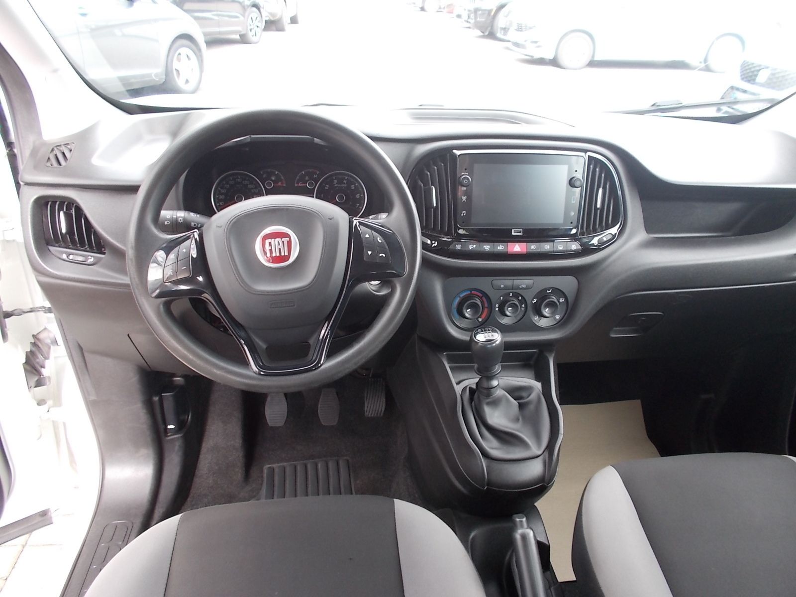 Fahrzeugabbildung Fiat Doblo Kombi SX 1.6 Mjet (90 PS)