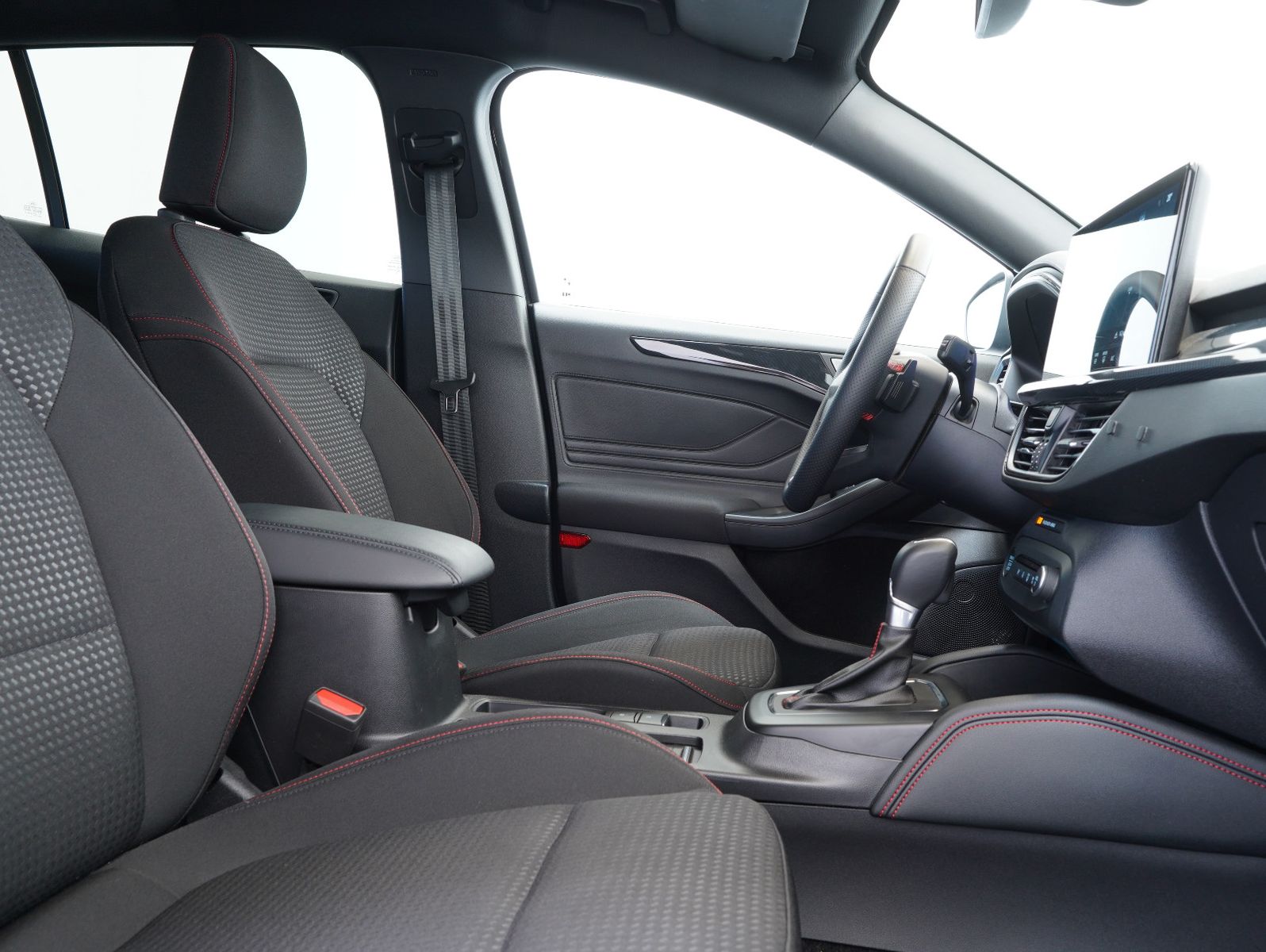 Fahrzeugabbildung Ford Focus Turnier ST-Line X 1.0 EcoBoost Mild-Hybrid