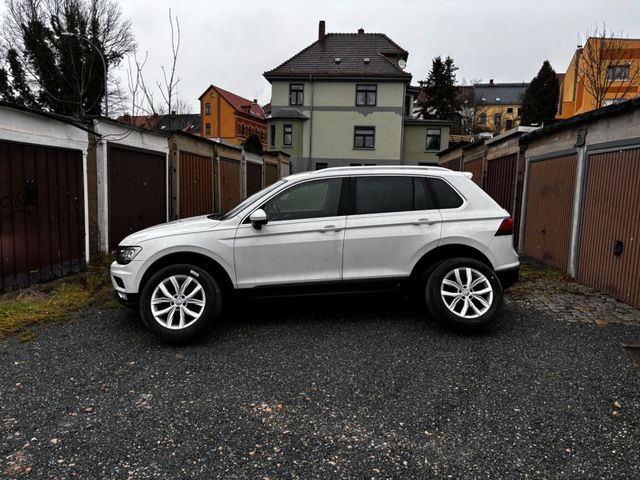 Volkswagen Tiguan Highline 4Motion LED AHK ACC NAVI 8fach