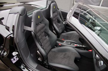 Ferrari F8 Spider*Lift,Racing-Seats,Carbon,JBL,Dt. Ausl.