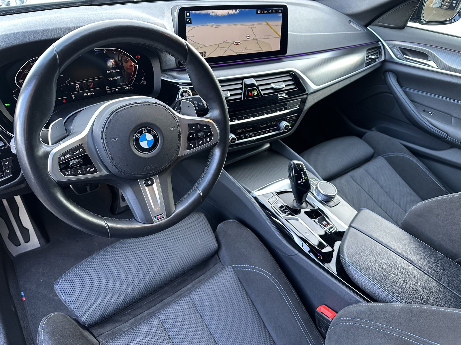 Fahrzeugabbildung BMW 520d Touring M-Sport NAV+LED+KAMERA+HIFI+19ZO+PP