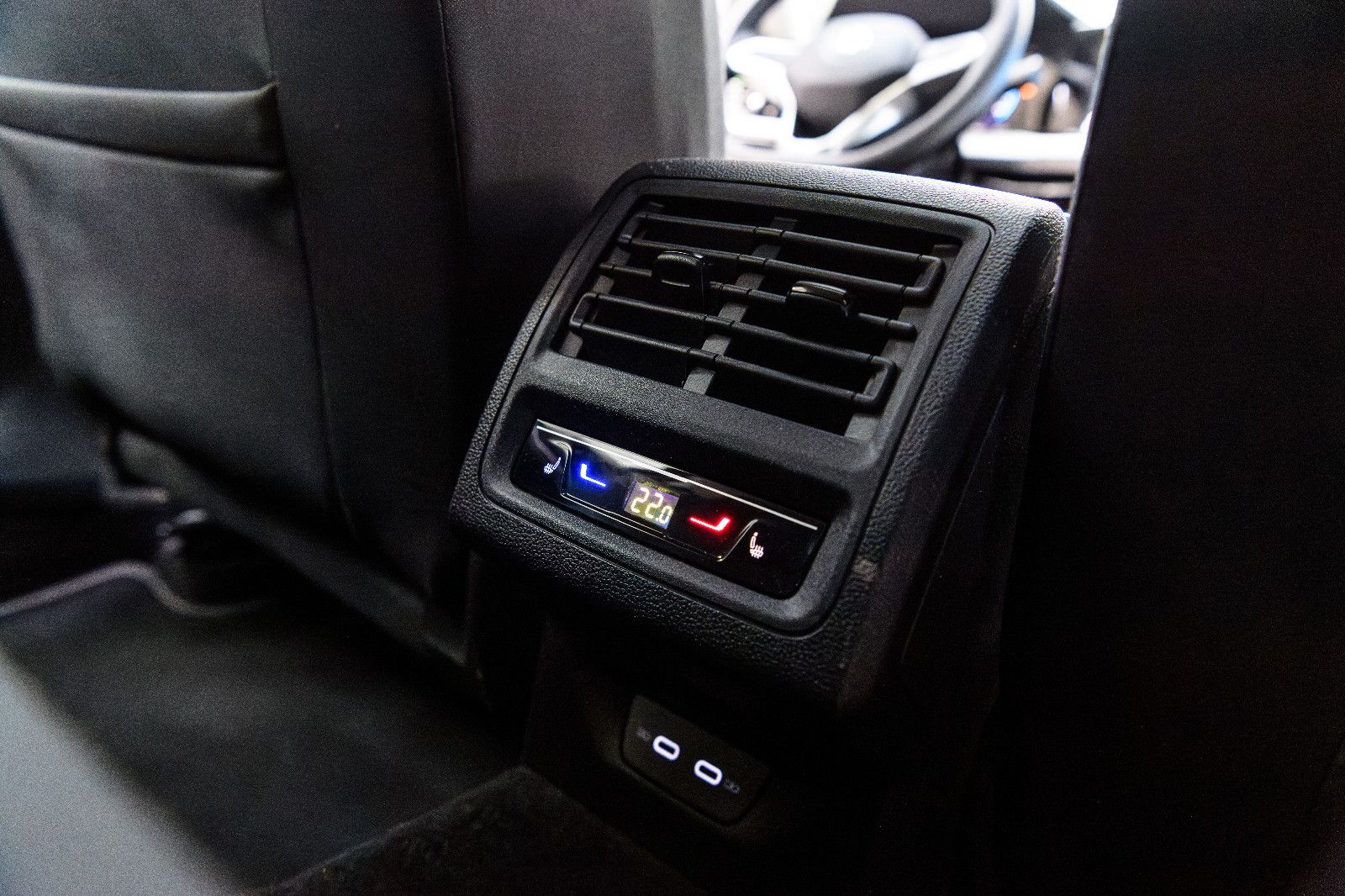 Fahrzeugabbildung Volkswagen Golf VIII Life +STHZ+LED+SHZ+NAVI+PANO+HEADUP