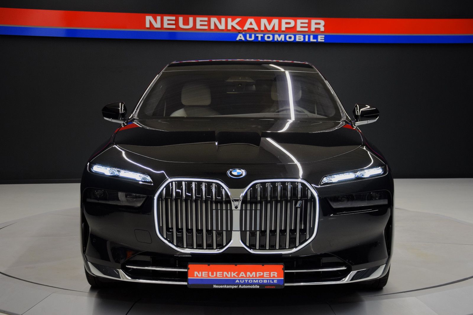 Fahrzeugabbildung BMW i7 xDrive 60 Design Pure Exce Fond-Ent. Kristall