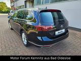 Volkswagen Passat Variant Elegance - mit Diesel-Antrieb: Schwarz, Alcantara, Beheizbares Lenkrad, Kombi