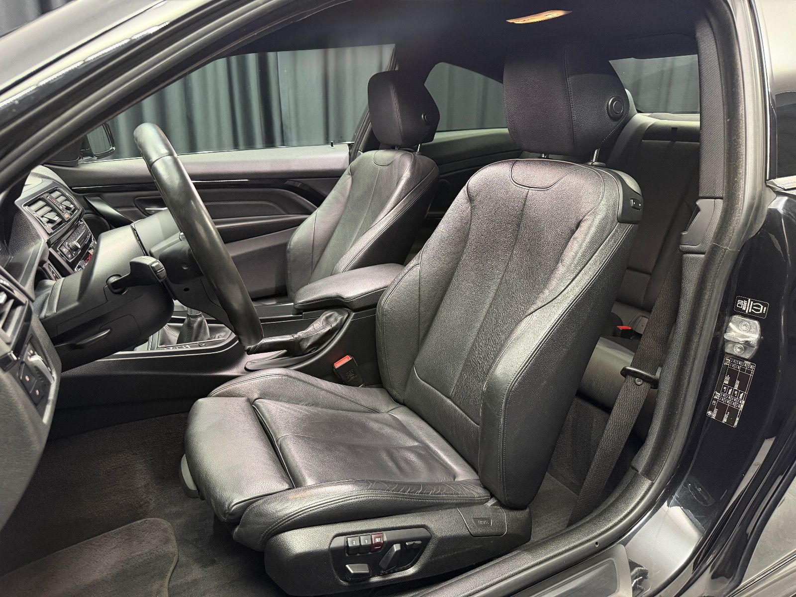 Fahrzeugabbildung BMW 435 i Coupe|SCHALTER|M-Performance|HIFI|LEDER