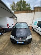 Fiat Idea 1.2 16V BlackLabel - schwarze Fiat Idea