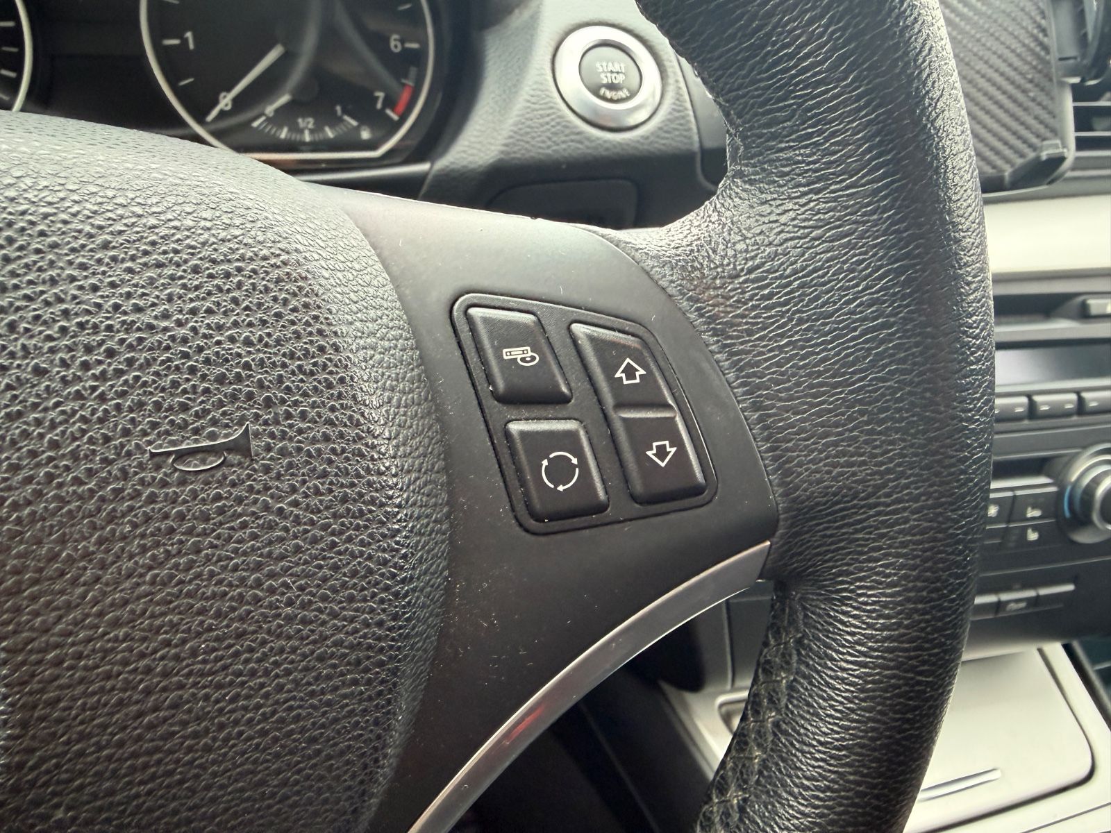 Fahrzeugabbildung BMW 118i Limousine /Klimaautom./Sitzhz./PDC/