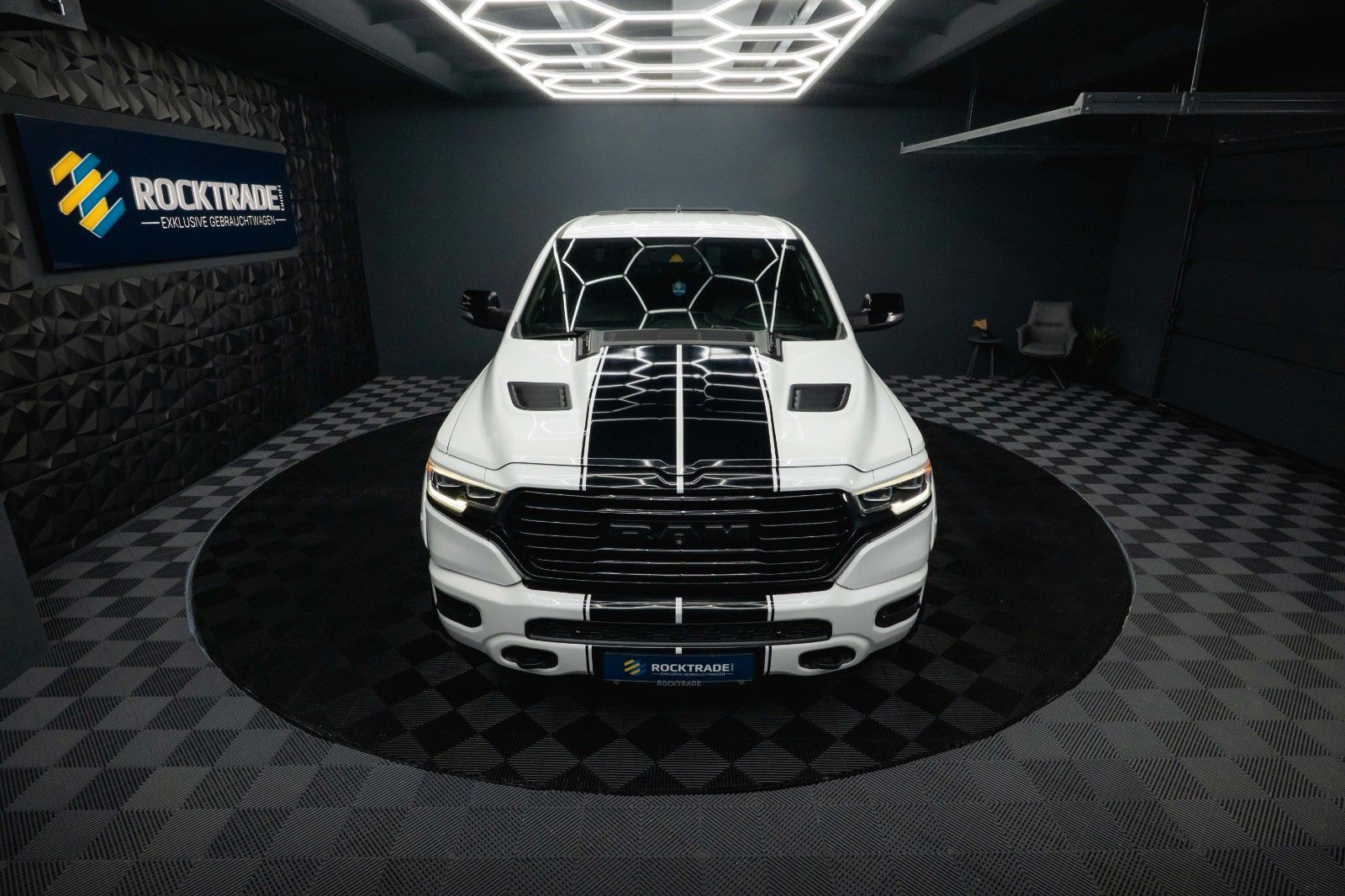 Fahrzeugabbildung Dodge RAM 5.7 V8 HEMI LIMITED Offroad Night-Paket *LED